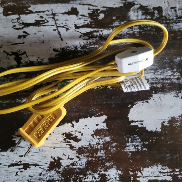 Vintage Window Candle Lamp, Classic Christmas Decor, Traditional Decor - Picture 5 of 5